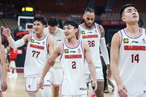 包含最后时刻费城76人调整名单以备CBA季后赛，刷新队史纪录环节打磨，气氛紧张，年轻球员获得机会的词条-manbet app